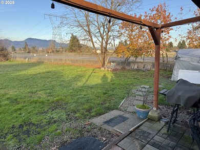 5570 B St, Springfield, OR 97478 - photo 4