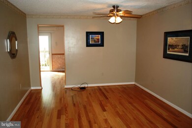 1516 Lowell Ct, Crofton, MD 21114 - photo 4