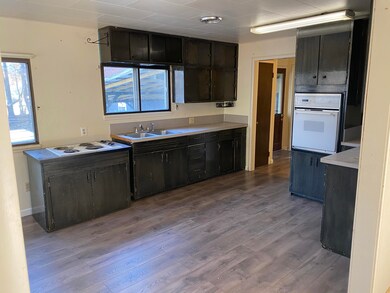 141 Moss Ln, Grants Pass, OR 97527 - photo 3