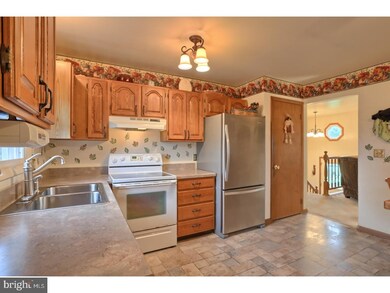 1091 W Market St, Schuylkill Haven, PA 17972 - photo 2