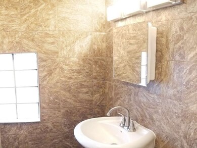 1030 W 14th St, Davenport, IA 52804 - photo 7