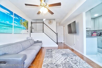 (3) LIVING ROOM