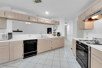 9443 Carmalee St, Houston, TX 77075 - photo 5