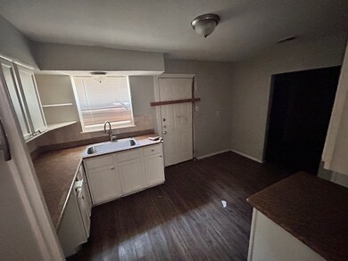 7618 S Hall St, Houston, TX 77028 - photo 4