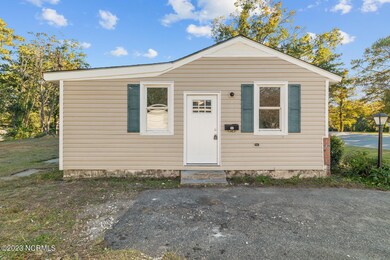 724 Henderson Dr, Jacksonville, NC 28540 - photo 4