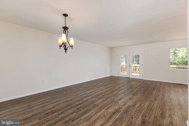 8342 Shady Grove Cir, Manassas, VA 20110 - photo 7