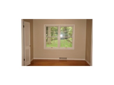 Formal dining room w/hardwoods...