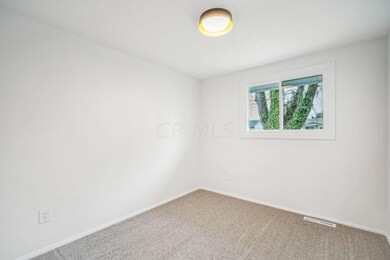 4788 Edinburgh Ln, Columbus, OH 43229 - photo 7