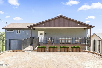 1002 Front Deck 2