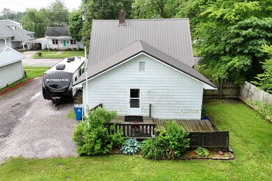 107 W King St, Fairfield, IL 62837 - photo 4