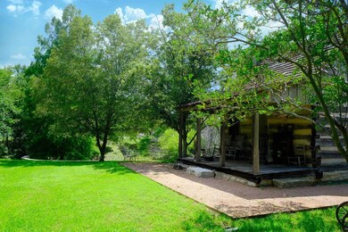 217 Mistletoe St, Fredericksburg, TX 78624 - photo 4