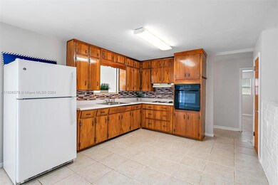 Eat-In Kitchen