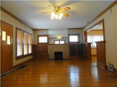 DECORATIVE FIREPLACE IN LIVING ROOM