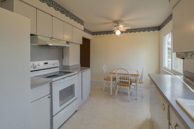 3006 Quincy Ln, Lansing, MI 48910 - photo 5