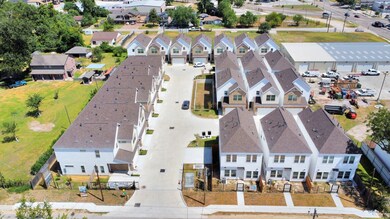 302 Chobani Ln, Houston, TX 77091 - photo 2