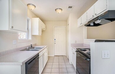 16622 Barcelona Dr, Friendswood, TX 77546 - photo 4