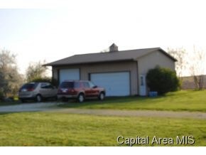 121 W Point Dr, Jacksonville, IL 62650 - photo 2