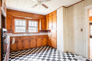 301 Lakeview Dr, Rossville, GA 30741 - photo 2