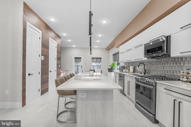 139 W Jefferson St, Philadelphia, PA 19122 - photo 2