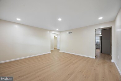 738 W Birchtree Ln, Claymont, DE 19703 - photo 5