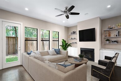 5112 E Lacey Garden Loop, Houston, TX 77018 - photo 5