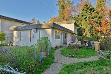 524 NW C St, Grants Pass, OR 97526 - photo 3