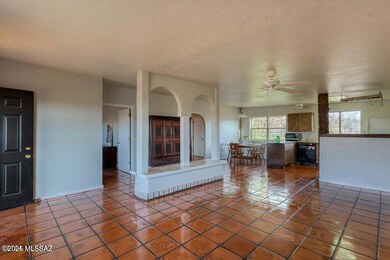 GREAT ROOM OPEN TO DINING AREA & KITCHEN