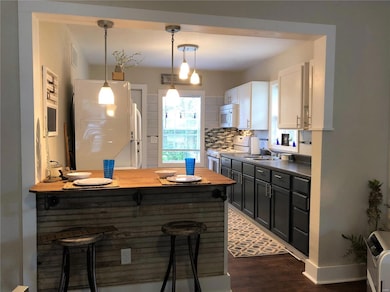 The kitchen measures 10' X 12' and has lots of nat