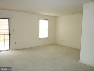 4132 Applegate Ct, Suitland, MD 20746 - photo 4