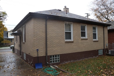 536 North Dr, Wyandotte, MI 48192 - photo 3