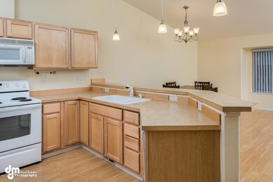 Kitchen & Dining Area