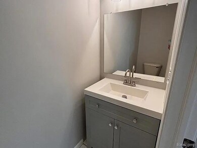 28177 Raleigh Crescent Dr unit 102, Chesterfield, MI 48051 - photo 6