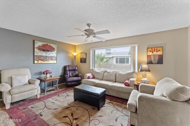 06-006-living-room