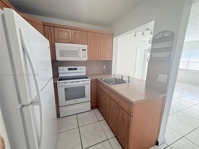 6515 W 27th Ct unit 4922, Hialeah, FL 33016 - photo 3