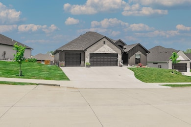 6001 Tamarack Dr-01
