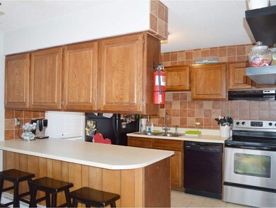 79 Twin Oaks Terrace unit 79, South Burlington, VT 05403 - photo 4