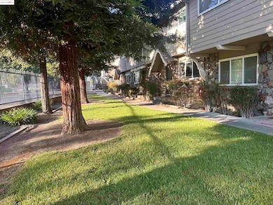 399 W Angela St unit 5, Pleasanton, CA 94566 - photo 2