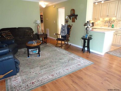 804 Cambridge Manor Dr, Schenectady, NY 12302 - photo 3