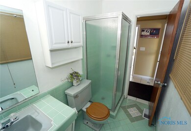 Full Bath off Foyer