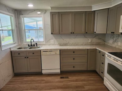 5200 28th St N unit 509, Saint Petersburg, FL 33714 - photo 2