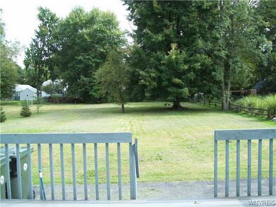 393 E Stenzil St, North Tonawanda, NY 14120 - photo 3