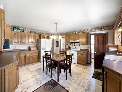 290 N Mill St, Freeport, IL 61032 - photo 5