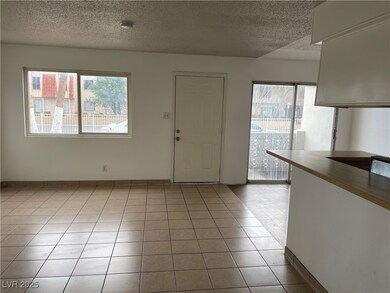 537 Calcaterra Cir unit C, Las Vegas, NV 89119 - photo 4