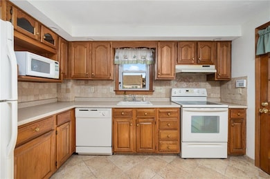 77 Sprague Ave, Cranston, RI 02910 - photo 4
