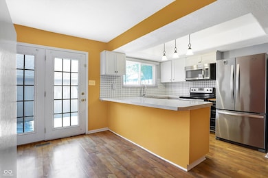 8018 Cheswick Dr, Indianapolis, IN 46219 - photo 7