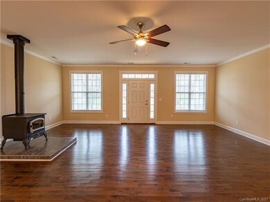 412 Gaston Ct, Statesville, NC 28625 - photo 4