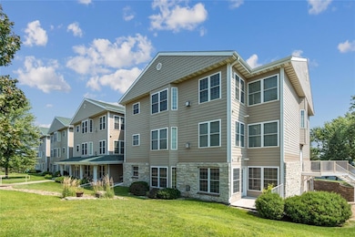 711 16th Ave unit U103, Grinnell, IA 50112 - photo 5