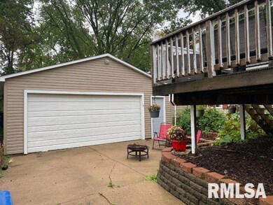 1409 Calvin St, Davenport, IA 52804 - photo 2