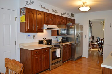 Eat-in Kitchen