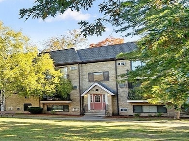 295 Pawtucket Blvd unit 7, Lowell, MA 01854 - photo 2